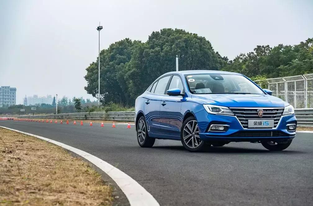 荣威550老款轿车,上汽荣威i5测评22款