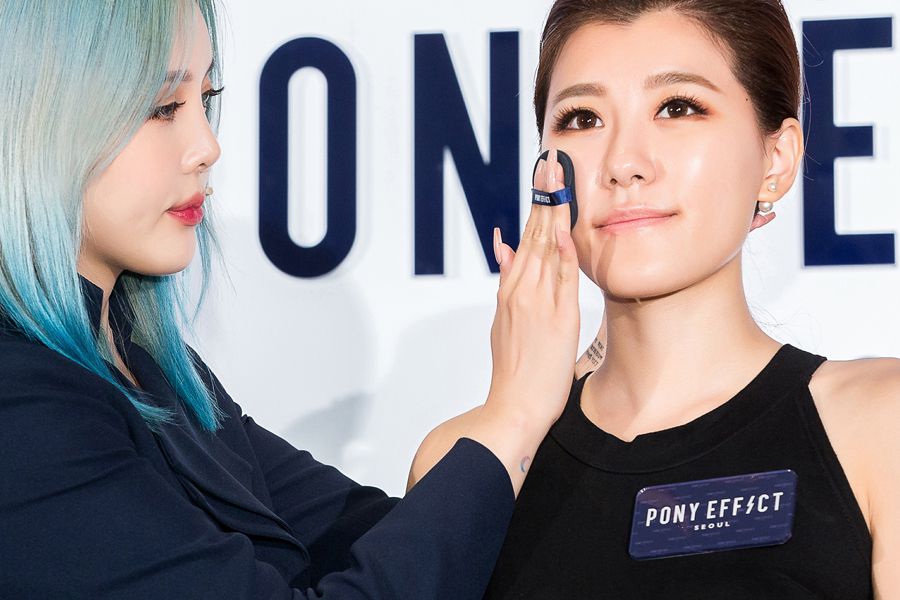 粉扑上粉底液的正确方法pony,底妆的正确步骤pony