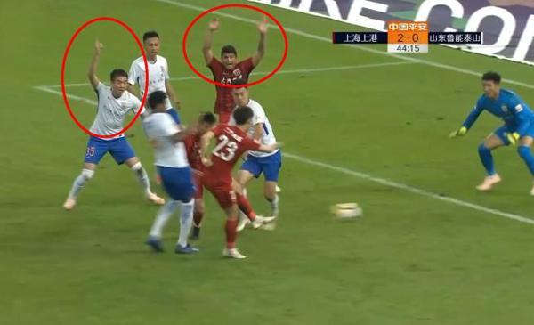 中超搞笑名场面拒和裁判握手,中超再现争议判罚球