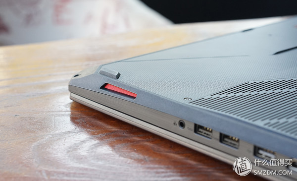 华硕飞行堡垒6代i7笔记本电脑测评,华硕飞行堡垒6plus拆机清灰教程