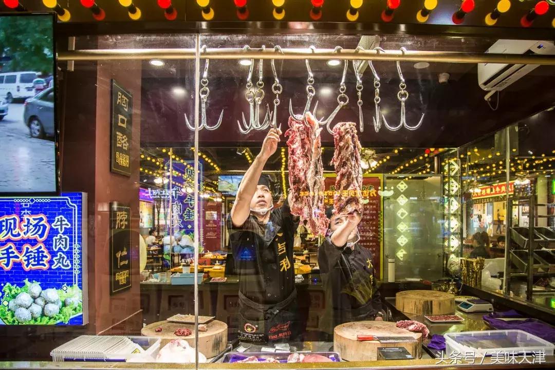 排队上千人的火锅店,单日排队8万人的火锅