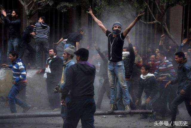 足球场上大规模冲突多人死亡,足球比赛十大冲突事件