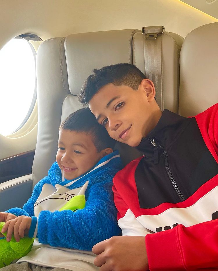 c罗小儿子帅照高清原图,c罗年轻的照片和儿子对比