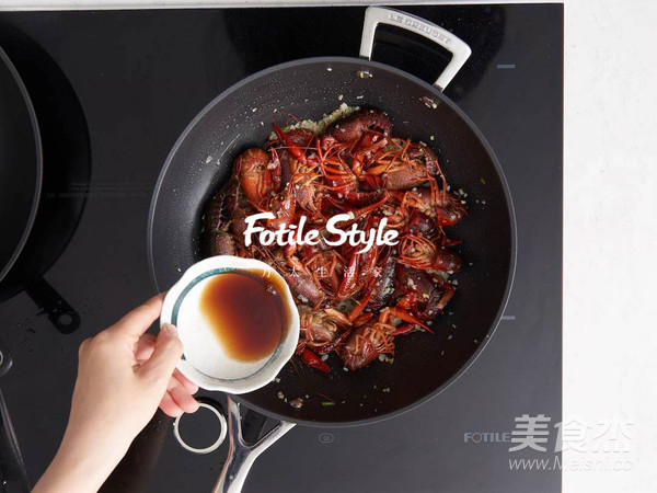 油焖蒜蓉小龙虾美味就是这么简单,夏天自己动手做美味蒜蓉小龙虾