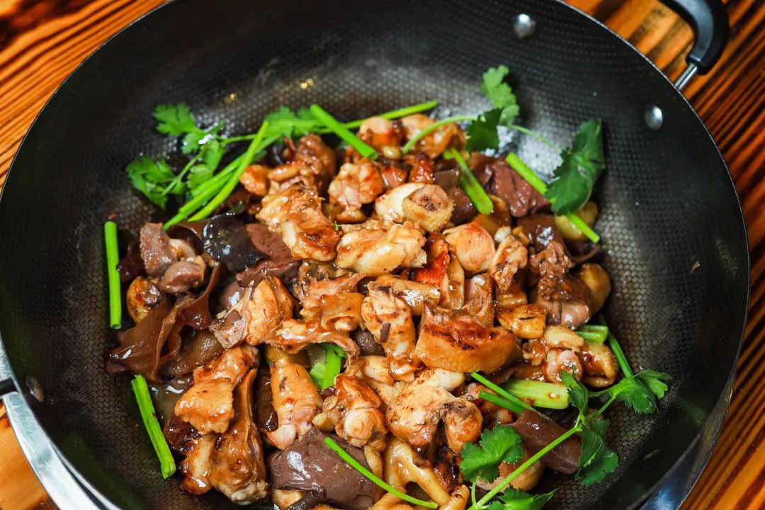 南海有间专注食驴肉的爆抵农庄，人均40元叹全驴宴