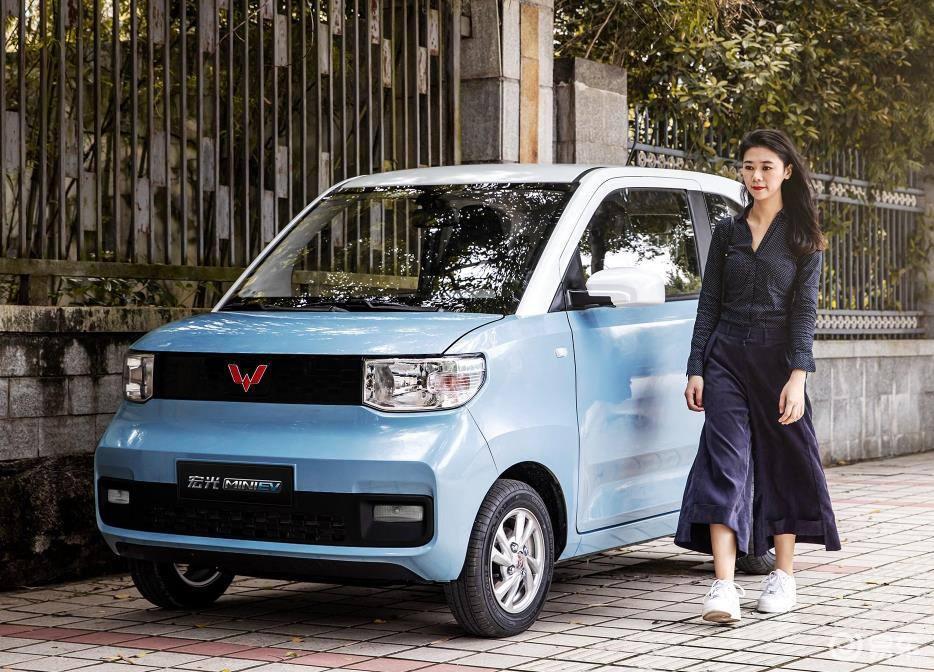 欧拉黑猫和宏光miniev哪个好,欧拉白猫小野猫和宏光miniev