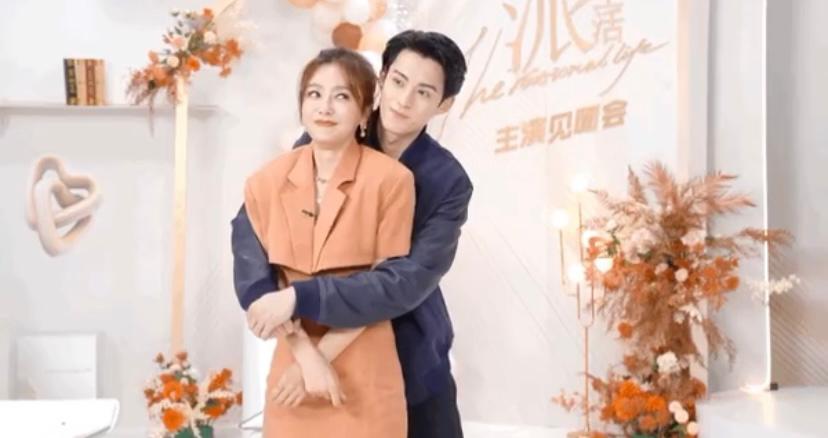 王鹤棣抱秦岚电视剧,王鹤棣喜欢秦岚吗