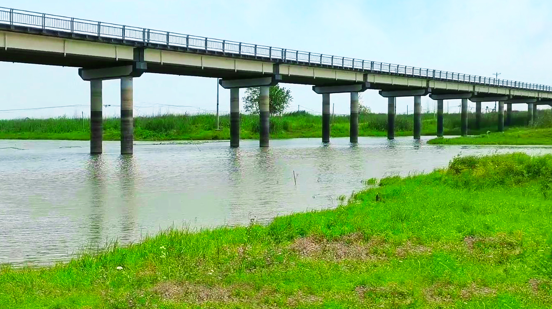 绿水蓝天青草地，打卡湖北武汉郊区黄丝河，宛若油画里的场景