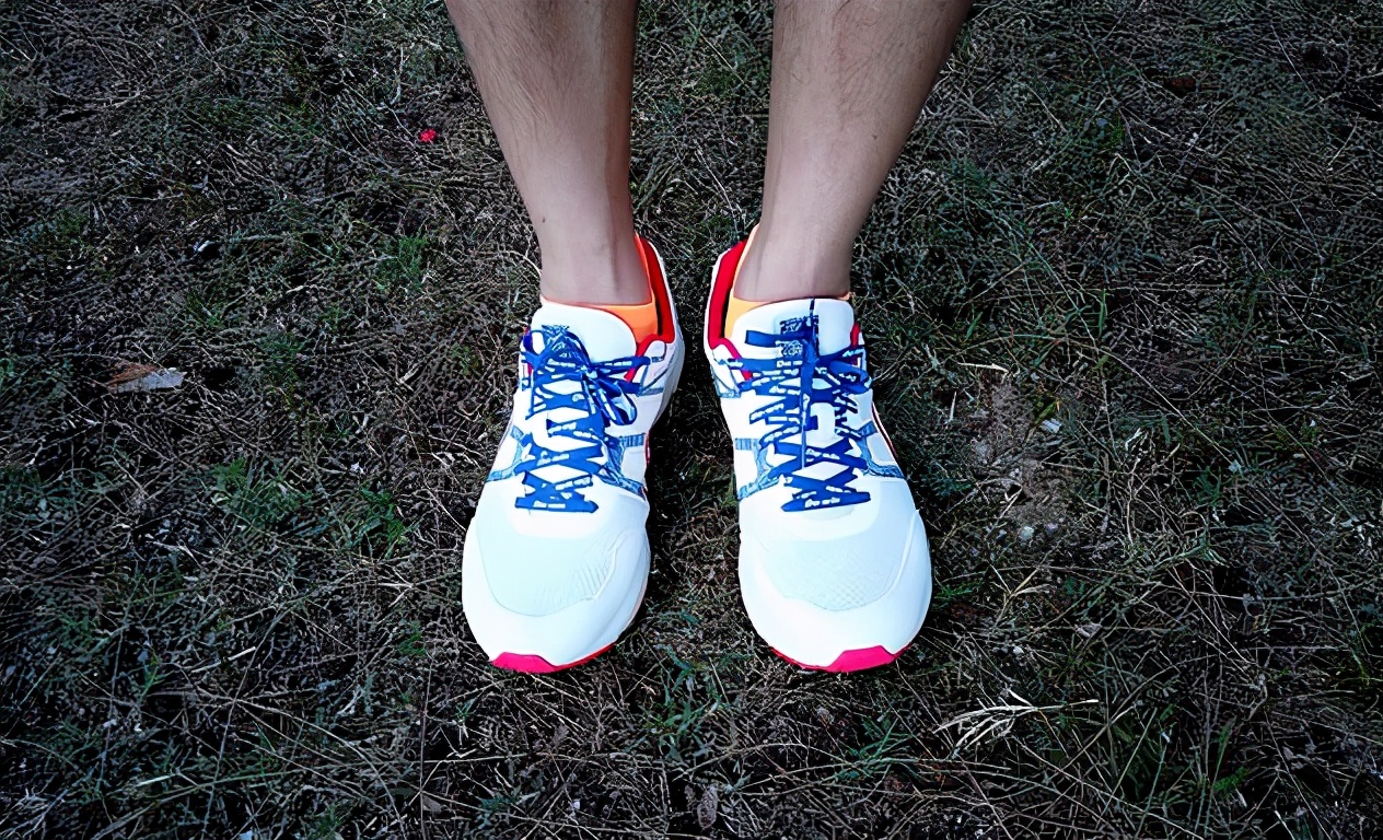 国产马拉松跑鞋排名前十名跑鞋,国产跑鞋和国外跑鞋