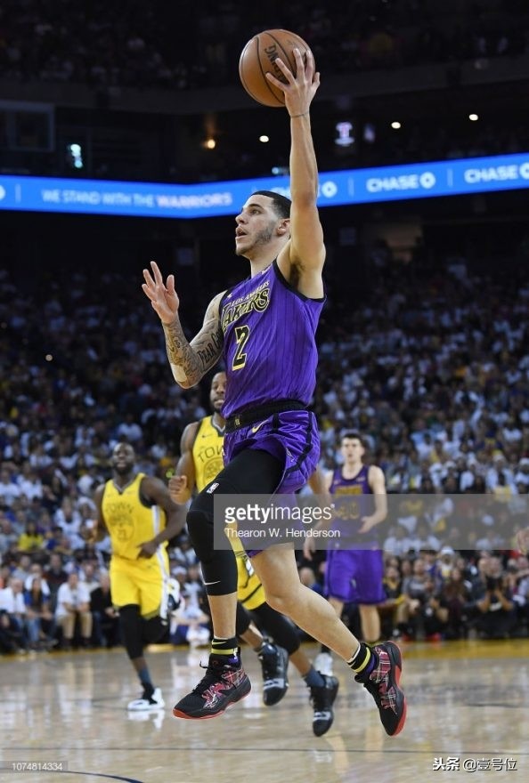 2018年圣诞大战詹姆斯穿的球鞋,2018年都有哪些经典球鞋