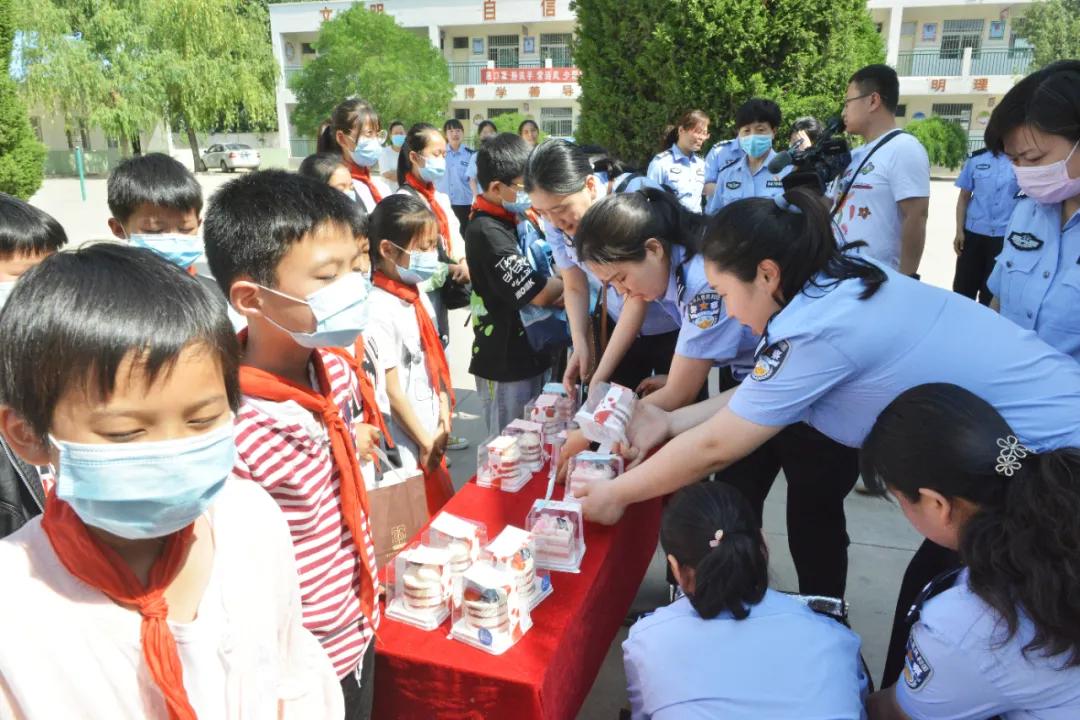学安全圆梦想进校园——鹤壁市公安局庆六一主题活动