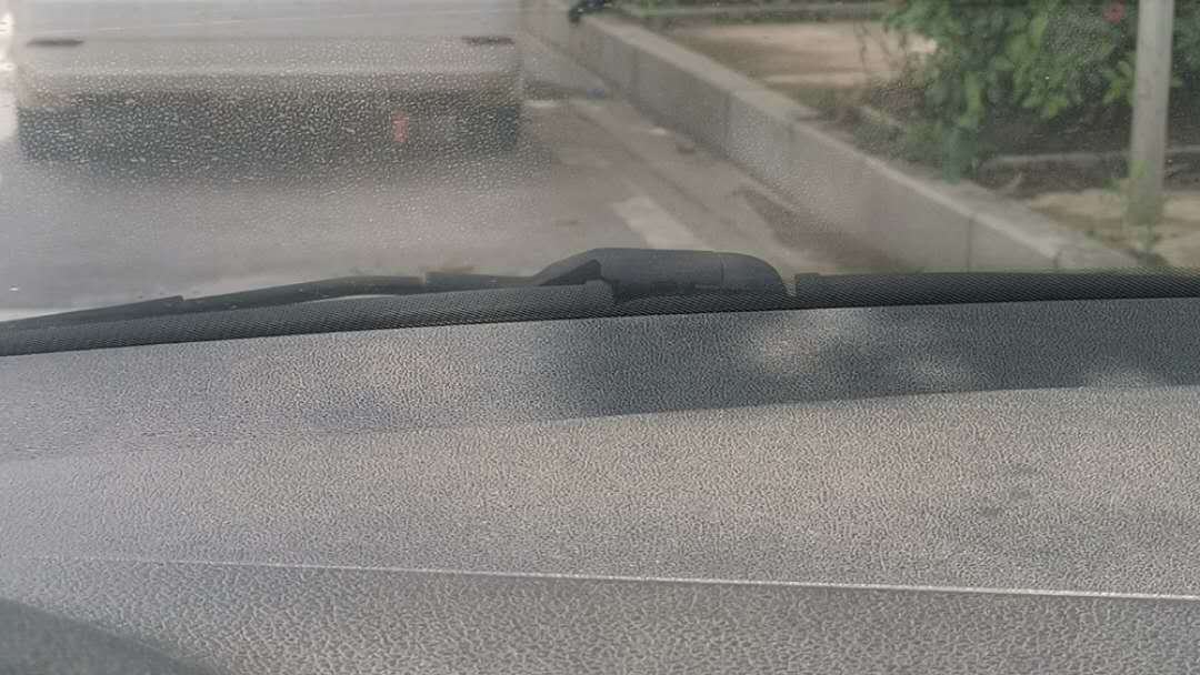 如何靠边停车30公分最佳找点方法,靠边停车小于30cm技巧图解