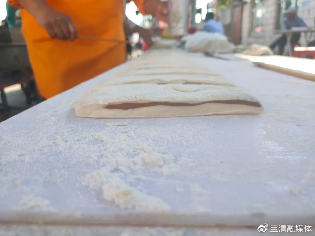 油条的烟火气,烟火气非常重的小吃街哈尔滨