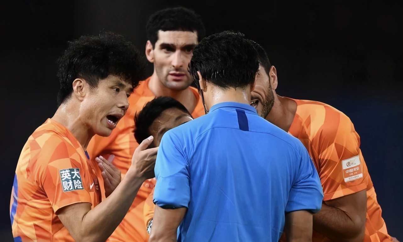 裁判再引争议中国足球,中国足协怎样来拯救中国足球