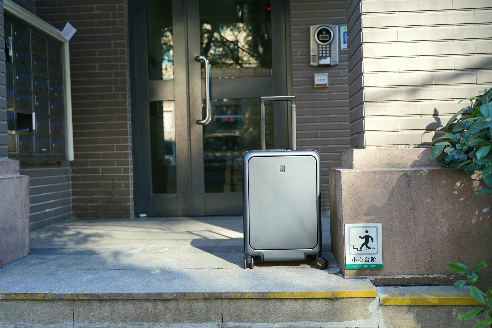 地平线8号登机箱值不值得买,地平线8号行李箱测评全部视频