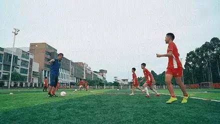 足球训练营公益,足球带给孩子们更多的快乐和成长