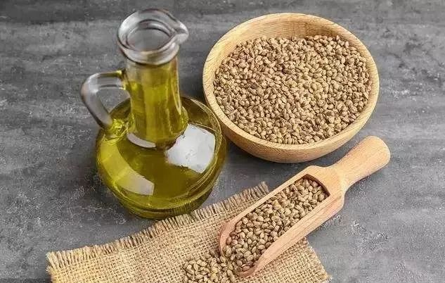 巴马长寿老人长期吃的什么油,巴马老人常年服用哪种油