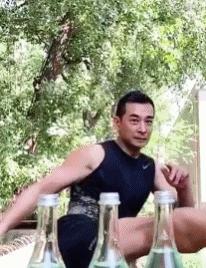 2元钱就能上热搜，“踢瓶盖挑战”燃爆抖音破14亿*放播**