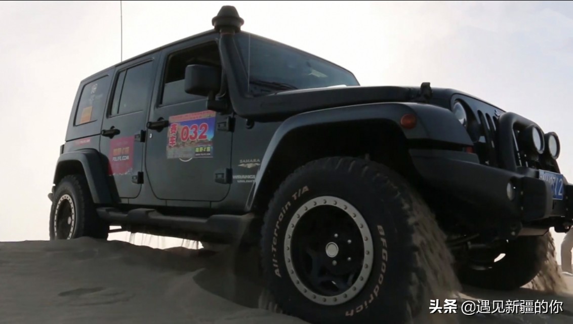 塔克拉玛干沙漠篝火晚会,六轮越野车穿越无人区