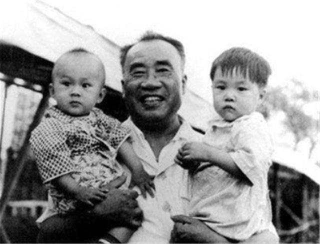 *德朱**元帅离世后，子女将其一生存款上缴中央，存款数额有多少？