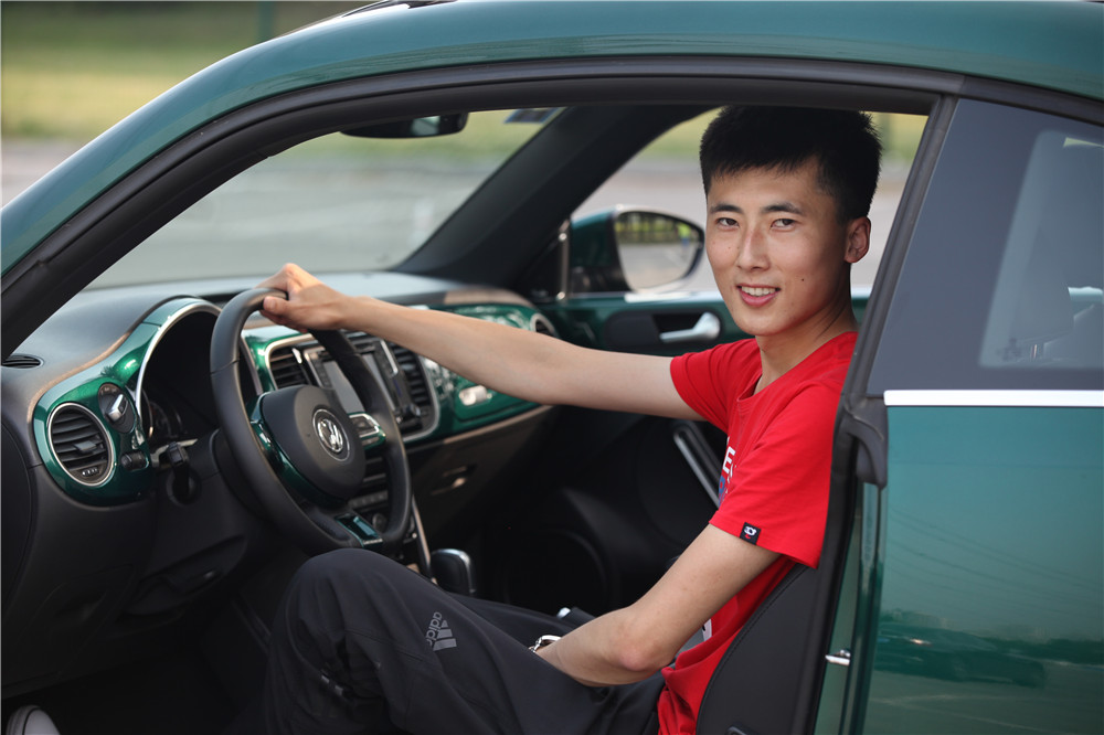 绿色甲壳虫车子视频,试驾最后一代甲壳虫