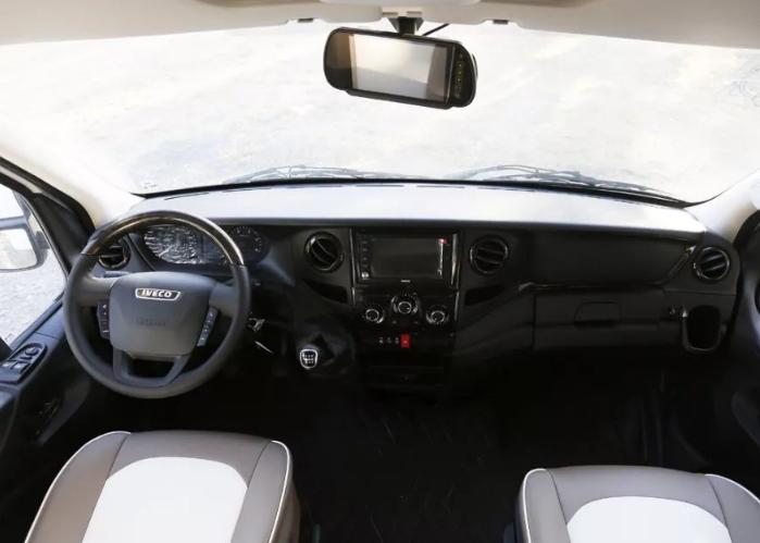 移动两室一厅“空调房”，3米3轴距配8速变速箱，带抽屉式拓展仓