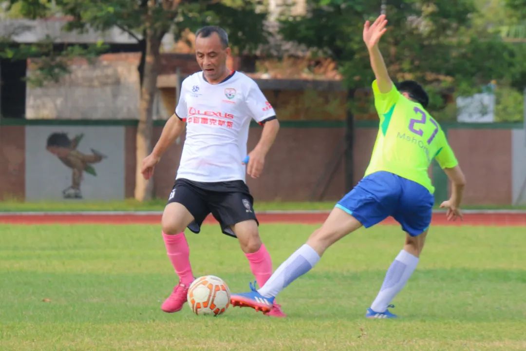 当足球之乡球队与广州高校校友冠军“豪情相遇”，你更支持谁？