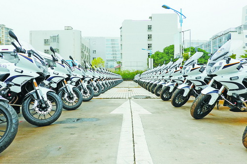 落实暖警爱警措施配齐装备,落实暖警惠警的重要工程