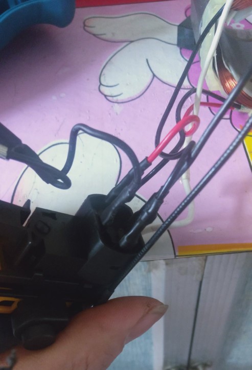 晶思达手电钻开关总成内部构造,插电款带冲击的手电钻