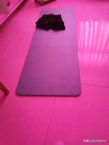 每个家里都有瑜伽垫,每个家庭都有个瑜伽垫