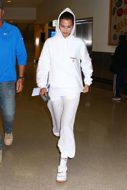 春天的卫衣这样穿才够时髦,秋冬连帽卫衣的正确穿法