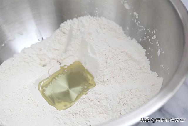 炸油条怎么做酥脆不用泡打粉,家中最简单炸油条方法不用泡打粉