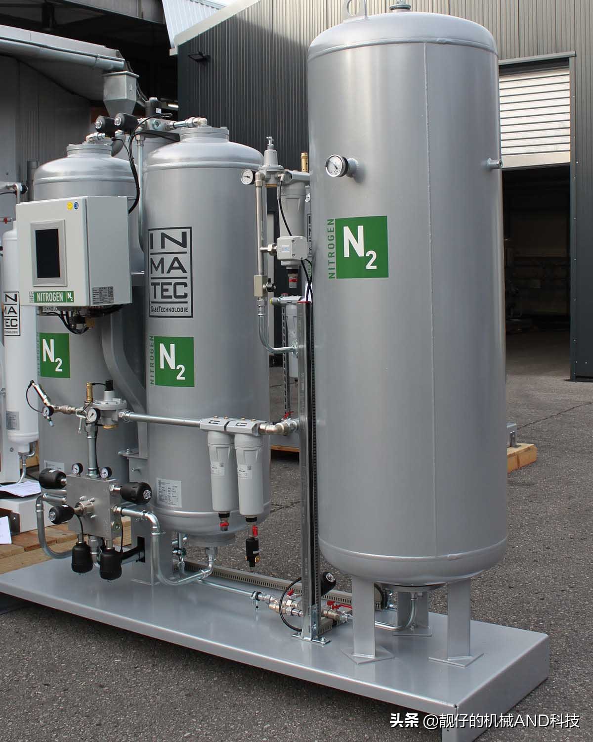 为什么很少见到飞机轮胎爆胎,飞机的轮胎那么小不怕爆胎吗