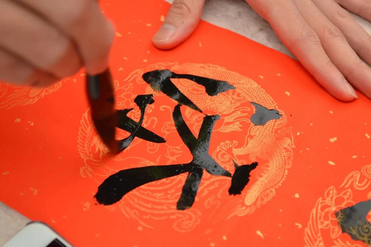 春联怎么裁剪完整版,春联如何贴美观好看