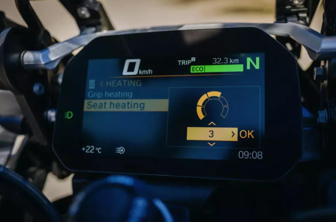 最新款宝马水鸟adv,宝马水鸟2022新款adv大灯