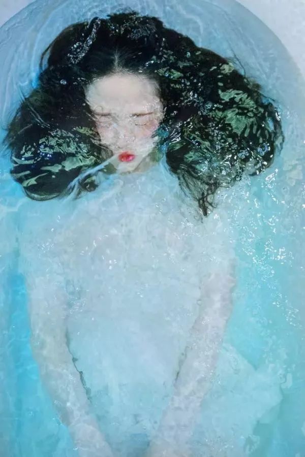 心碎到窒息的古风句子伤感,心疼到让人窒息心碎的句子