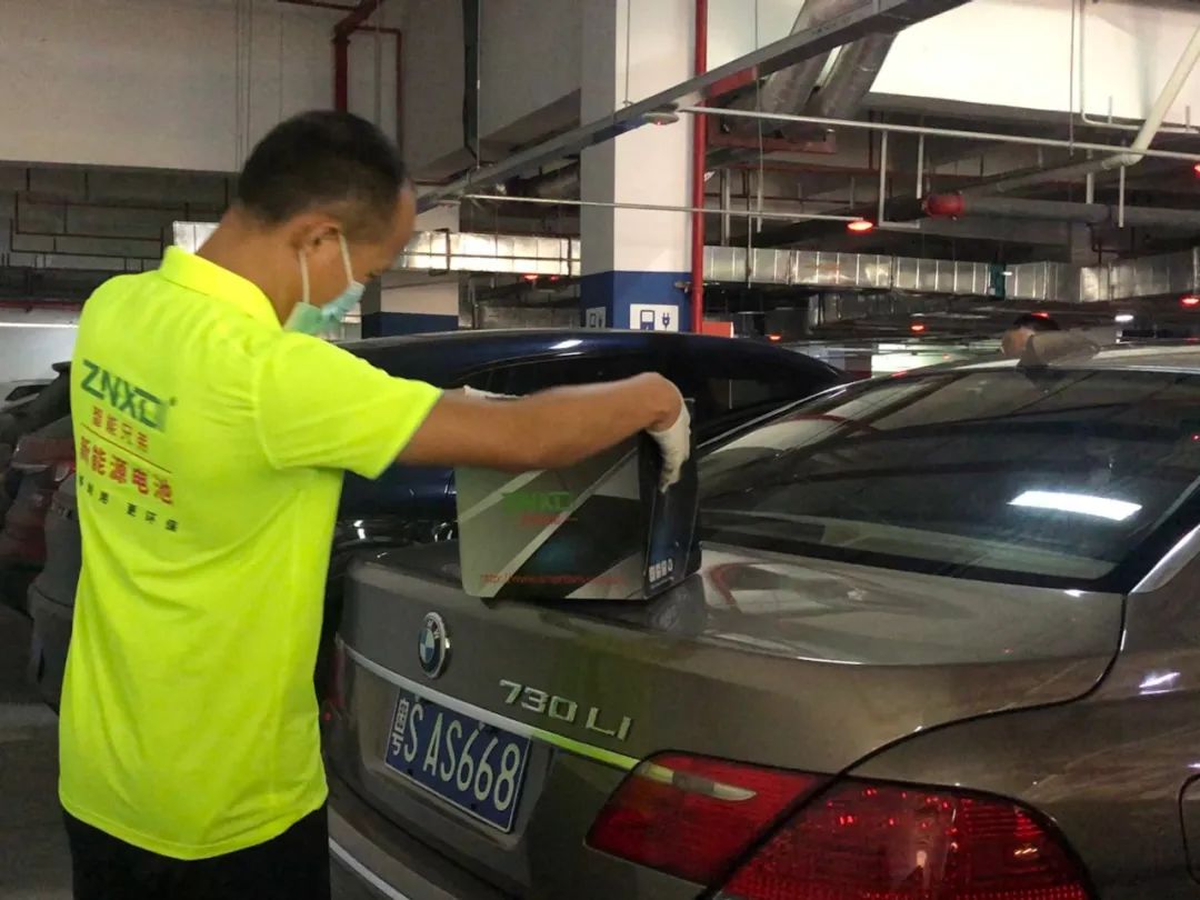 车子开了几年感觉大灯不亮了,汽车大灯不亮电瓶不耐用怎么回事