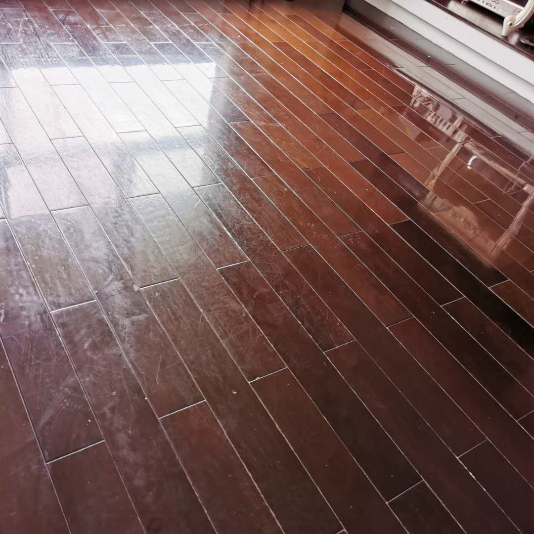 两边房间中间客厅精装房改造,住了一年的精装房要不要改造呢