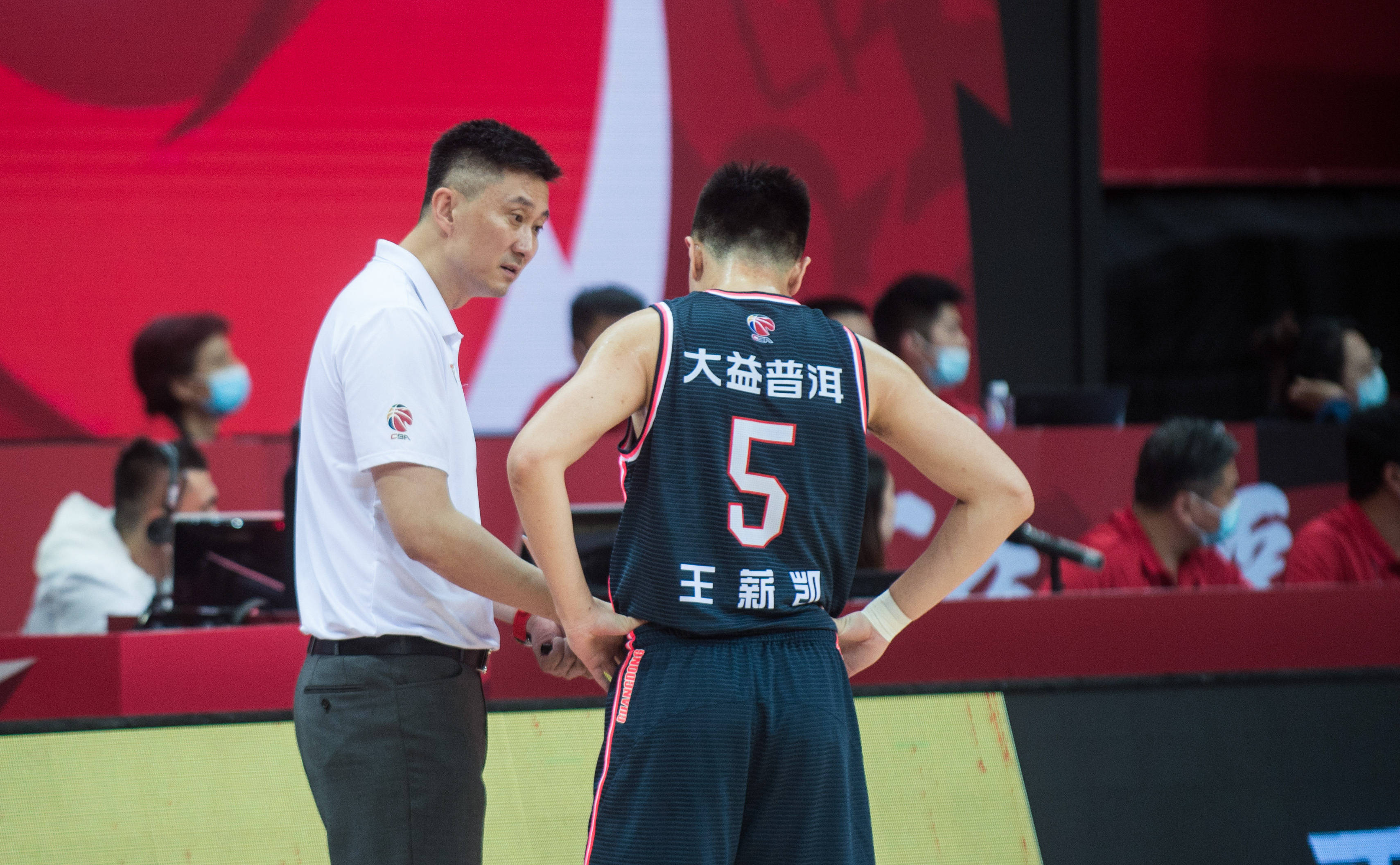 广东队首发控卫,广东新人中锋