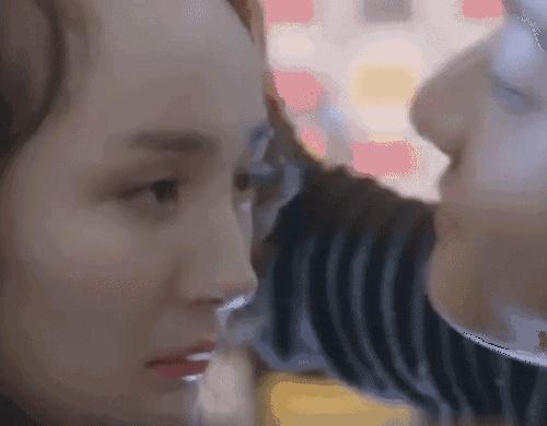 大饼脸最适合什么短发发型图片,适合老气大饼脸的锁骨发发型