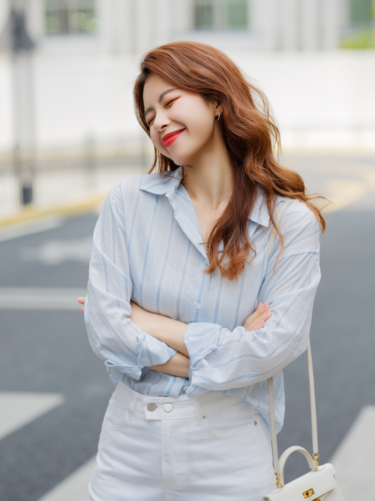 拍照好看的手部姿势,手部拍照100种姿势