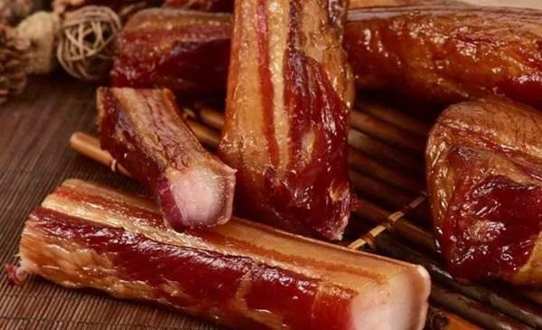 为什么柳州腌腊肉容易长霉,腌腊肉没有太阳都起了白色的霉