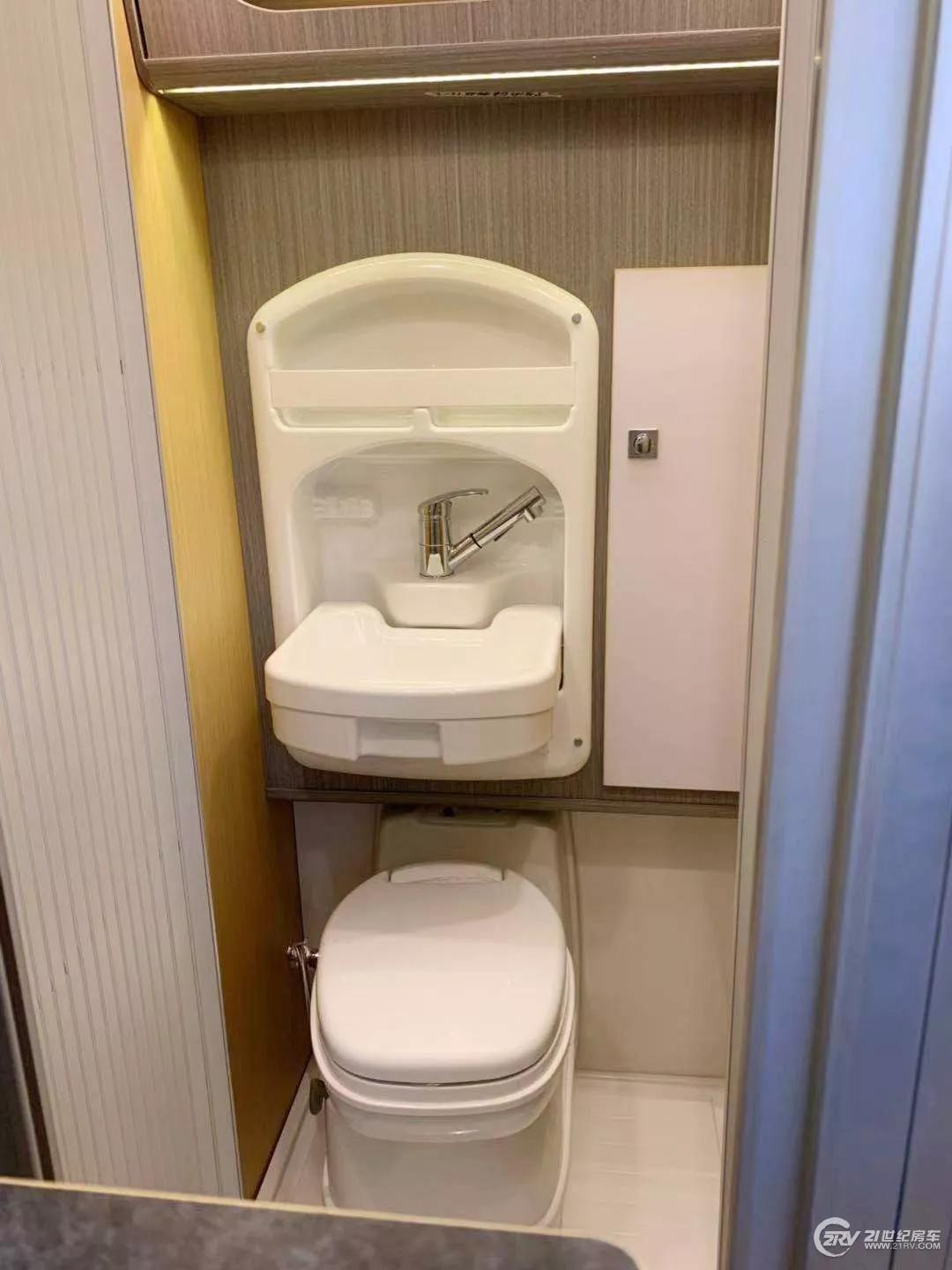 最新款大通v80b型房车,大通原厂2018款rv80b型短轴房车