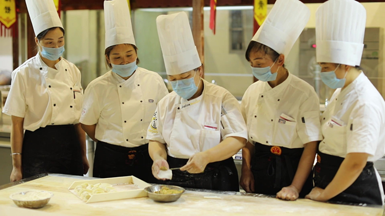 电池修复满电加修复液会怎样,电瓶电池修复技术