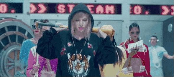 今年流行的新款卫衣怎么穿,复古西装里穿什么卫衣