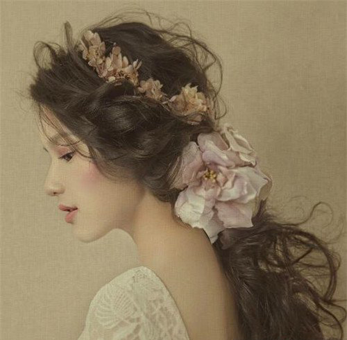 长发及腰的简单大气新娘发型,13款新娘发型最新风格