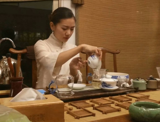 分数低女生选什么专业就业前景好,女生报考志愿冷门专业