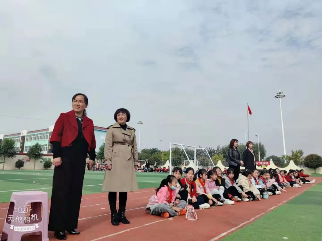 汝南县长杯校园足球联赛,汝南县第五小学的三年级的足球赛