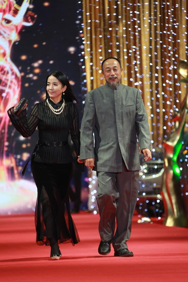 61岁的吕丽萍：嫁过3个男人，离过2次婚，提起张丰毅感到后悔