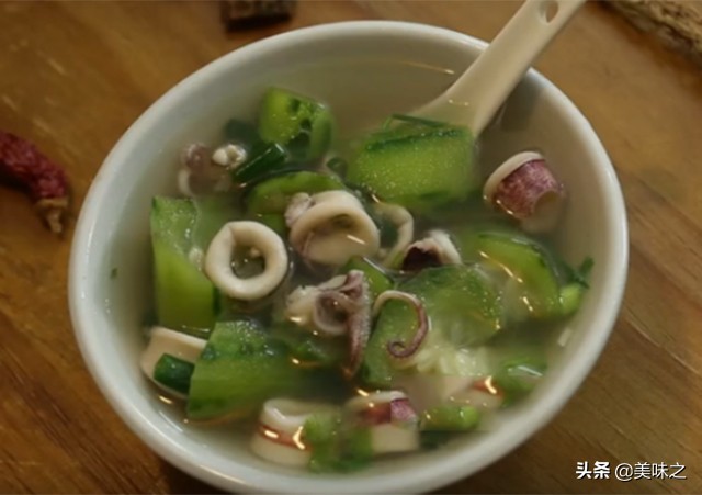 墨鱼汤怎么炖最有营养最补血,墨鱼能和当归党参黄芪一起炖汤吗